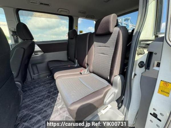 Used 2009 AT toyota voxy ZRR70W Image[15]