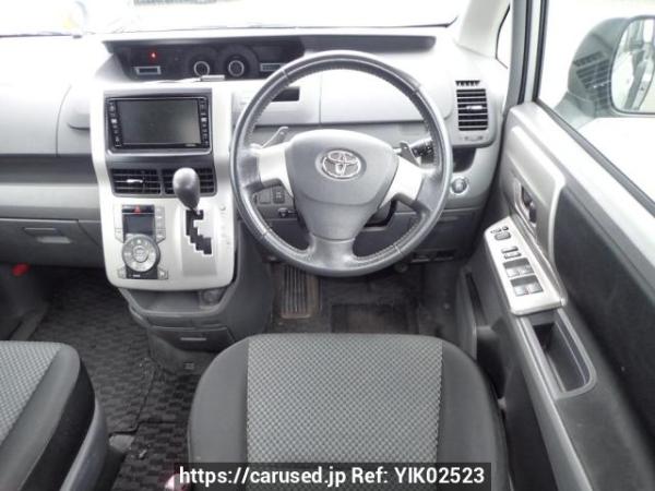 Used 2007 AT toyota noah ZRR75W Image[18]