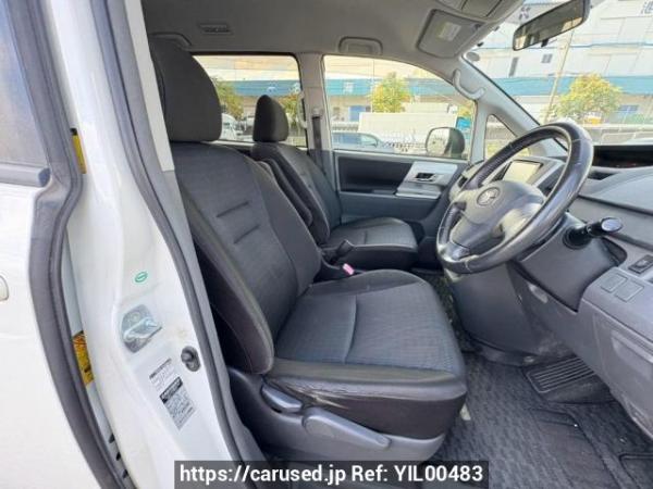 Used 2010 AT toyota voxy ZRR70W Image[12]