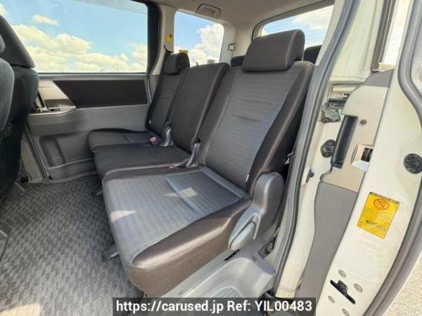 Used 2010 AT toyota voxy ZRR70W Image[15]