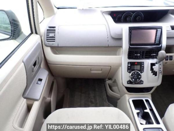 Used 2010 AT toyota noah ZRR70G Image[16]