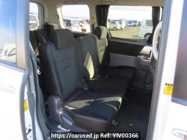 Used 2009 AT toyota voxy ZRR70W Image[18]