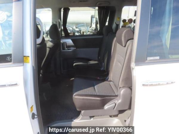 Used 2009 AT toyota voxy ZRR70W Image[19]