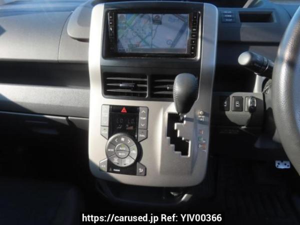 Used 2009 AT toyota voxy ZRR70W Image[26]