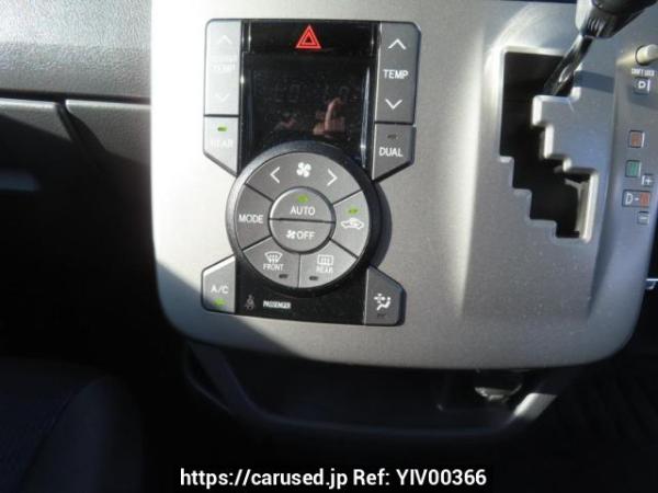 Used 2009 AT toyota voxy ZRR70W Image[29]