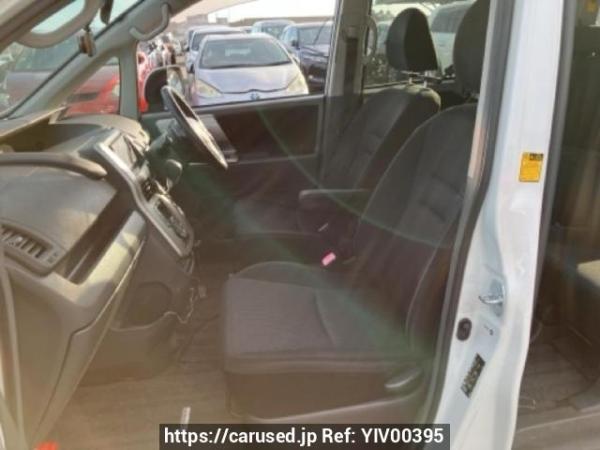 Used 2007 AT toyota voxy ZRR70W Image[12]