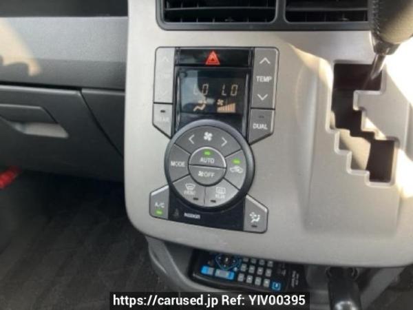 Used 2007 AT toyota voxy ZRR70W Image[23]