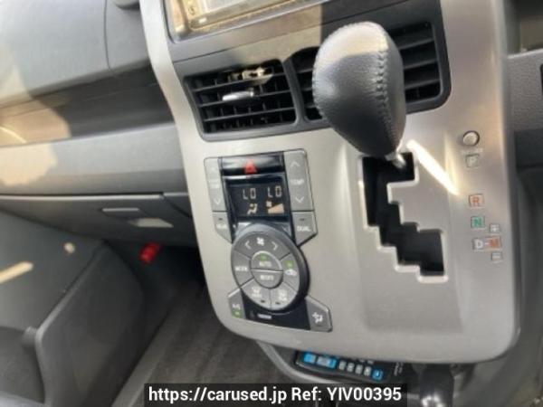 Used 2007 AT toyota voxy ZRR70W Image[26]