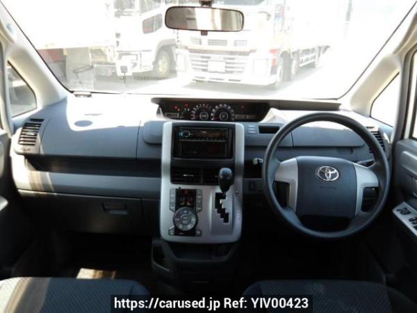 Used 2007 AT toyota noah ZRR70W Image[17]