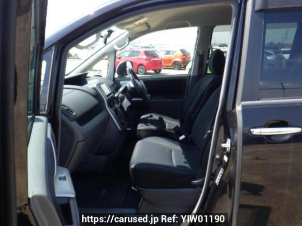 Used 2008 AT toyota voxy ZRR70W Image[12]