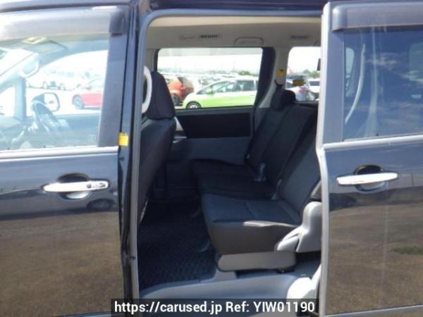 Used 2008 AT toyota voxy ZRR70W Image[13]