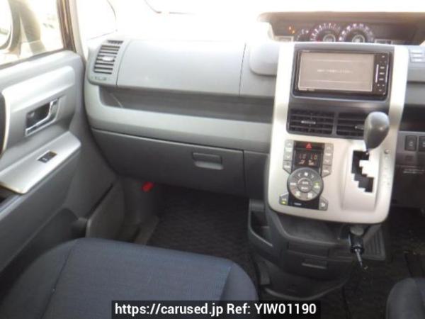 Used 2008 AT toyota voxy ZRR70W Image[18]