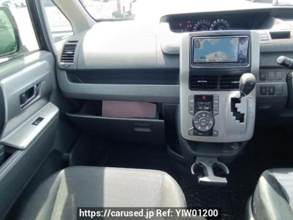 Used 2009 AT toyota voxy ZRR70W Image[18]