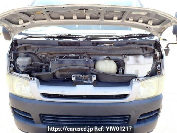 Used 2004 MT toyota hiace-van KDH205V Image[9]