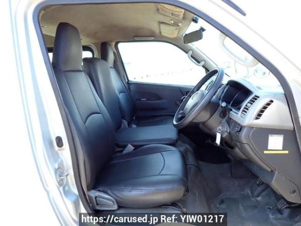 Used 2004 MT toyota hiace-van KDH205V Image[13]