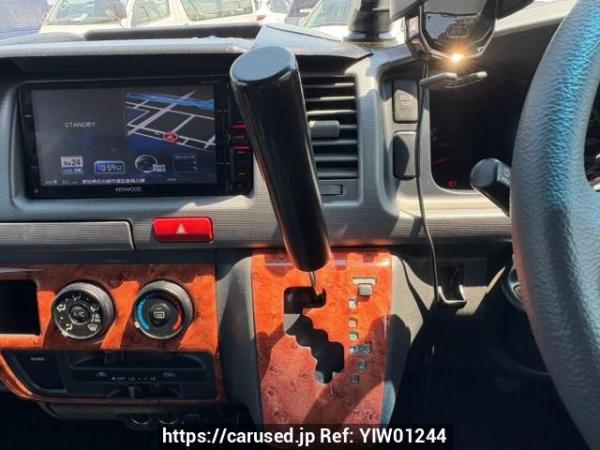 Used 2006 AT toyota regiusace-van KDH205V Image[27]