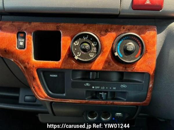 Used 2006 AT toyota regiusace-van KDH205V Image[28]
