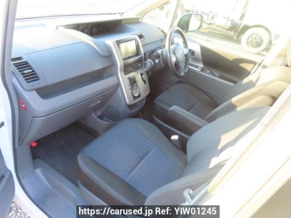 Used 2009 AT toyota voxy ZRR70W Image[15]