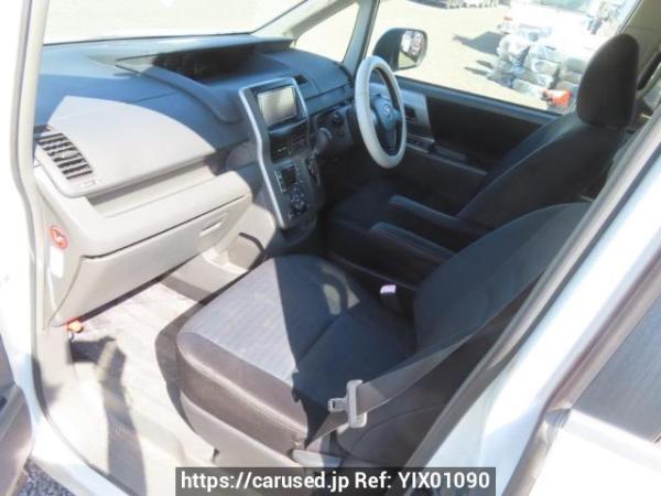 Used 2009 AT toyota voxy ZRR70W Image[15]