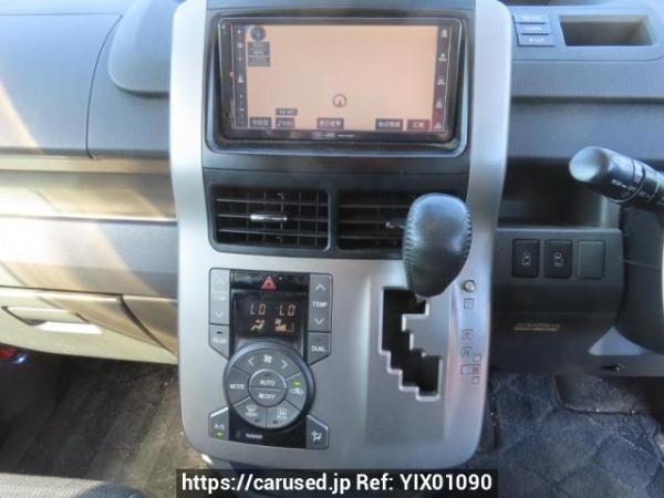 Used 2009 AT toyota voxy ZRR70W Image[26]