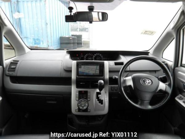 Used 2009 AT toyota voxy ZRR70W Image[18]