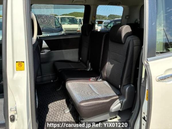 Used 2009 AT toyota voxy ZRR70W Image[12]