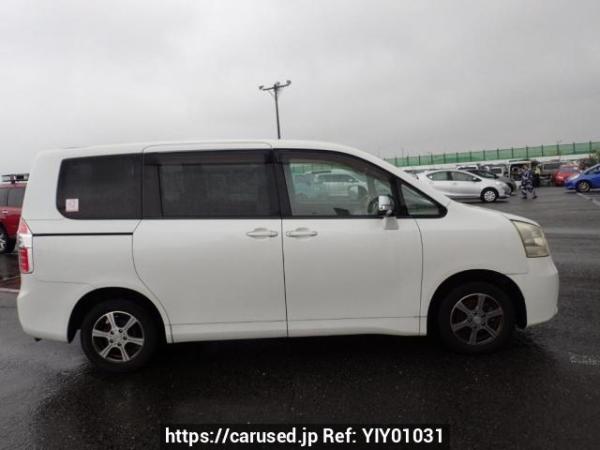 Used 2007 AT toyota noah ZRR70G Image[7]