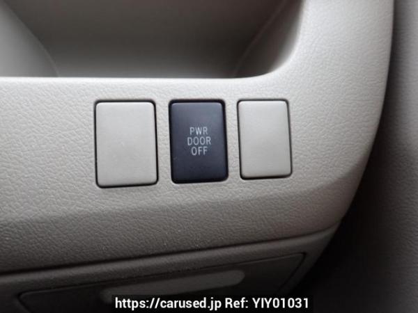 Used 2007 AT toyota noah ZRR70G Image[32]