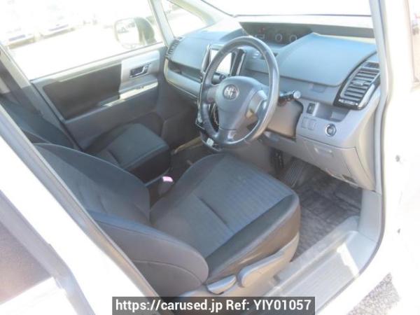 Used 2008 AT toyota voxy ZRR70W Image[13]