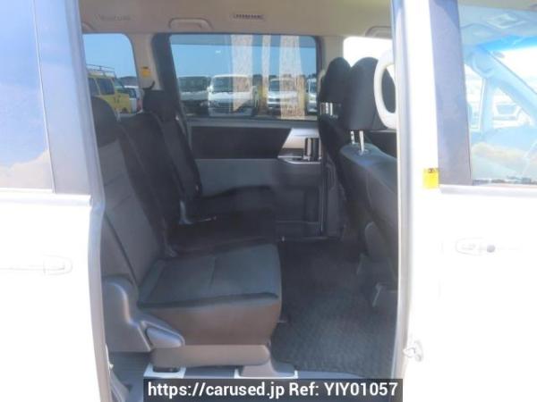 Used 2008 AT toyota voxy ZRR70W Image[16]