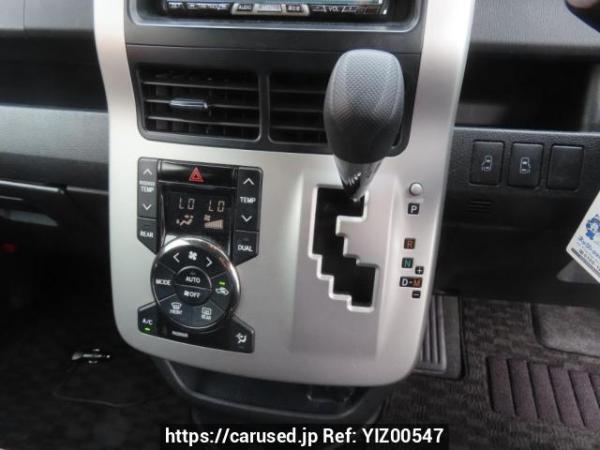 Used 2010 AT toyota voxy ZRR70G Image[28]