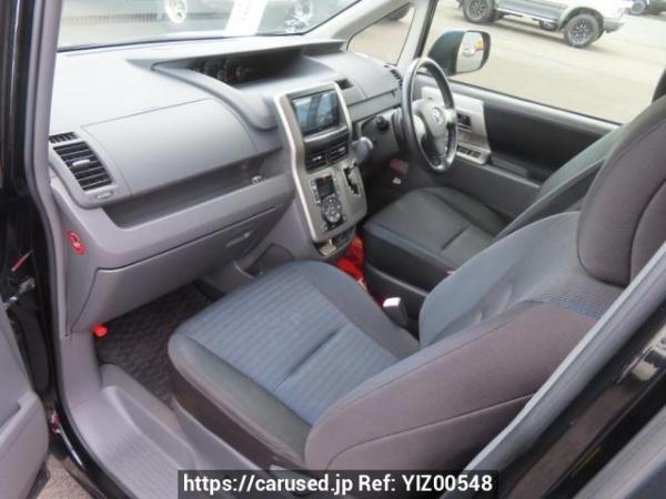 Used 2009 AT toyota voxy ZRR70W Image[15]