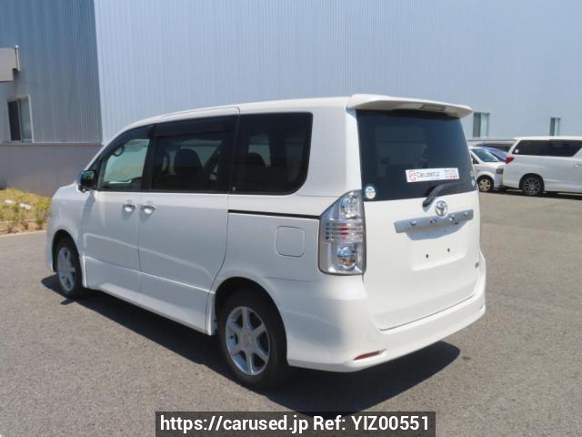 Buy Used 2009 Toyota Voxy ZRR70W (YIZ00551) - Carused.jp