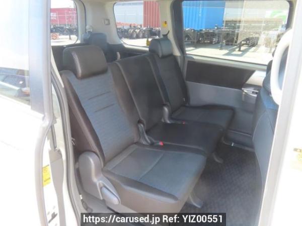 Used 2009 AT toyota voxy ZRR70W Image[13]
