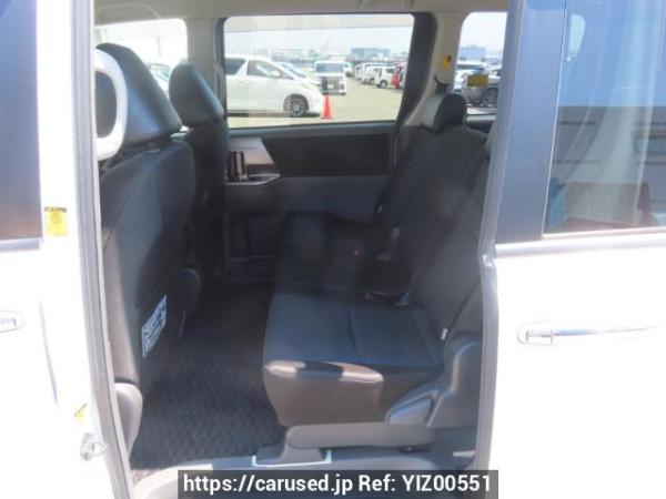 Used 2009 AT toyota voxy ZRR70W Image[14]