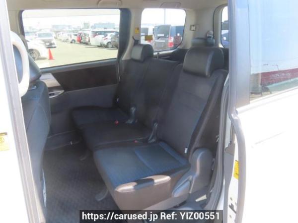 Used 2009 AT toyota voxy ZRR70W Image[15]
