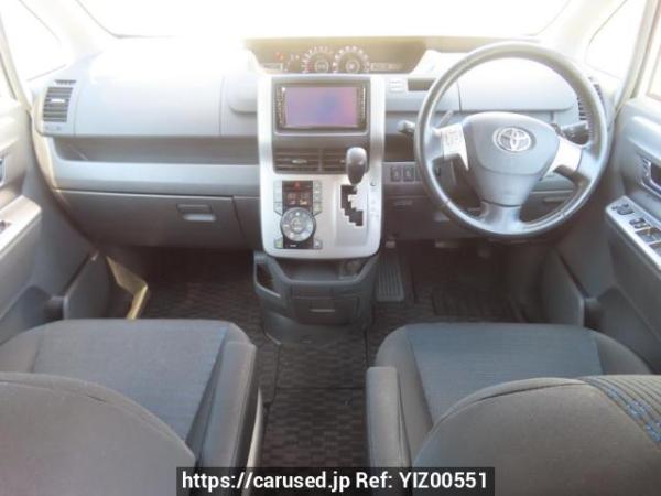 Used 2009 AT toyota voxy ZRR70W Image[18]