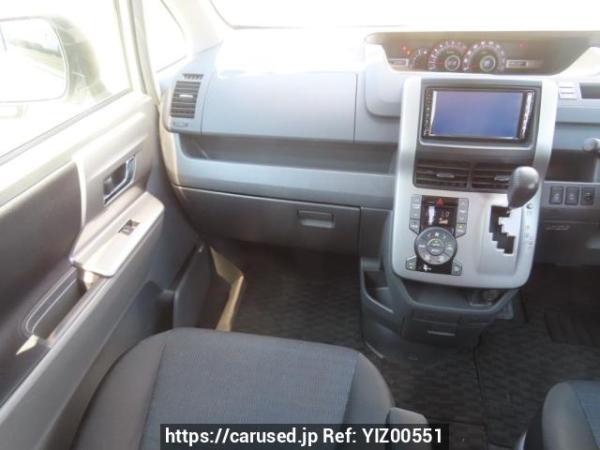 Used 2009 AT toyota voxy ZRR70W Image[19]