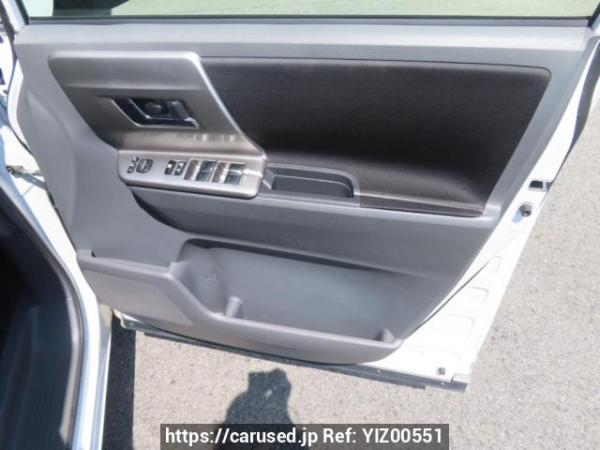 Used 2009 AT toyota voxy ZRR70W Image[28]