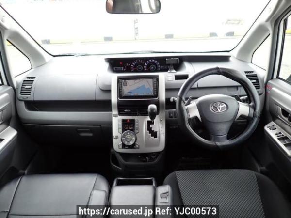Used 2007 AT toyota noah ZRR70W Image[17]
