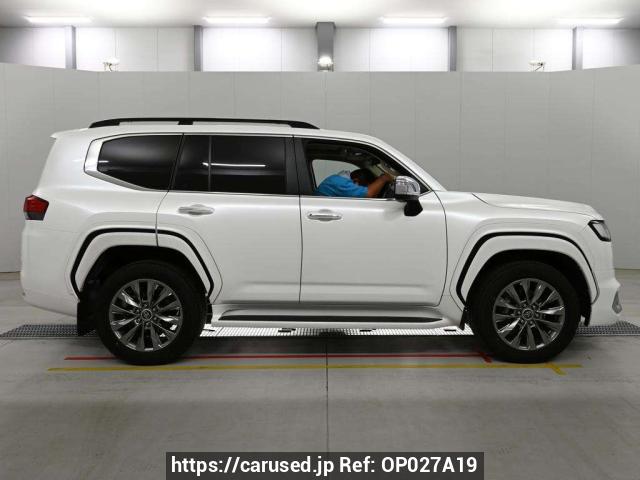 Buy Used 2024 Toyota Land Cruiser FJA300W (OP027A19) - Carused.jp