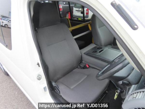 Used 2011 AT toyota regiusace-van TRH200K Image[14]