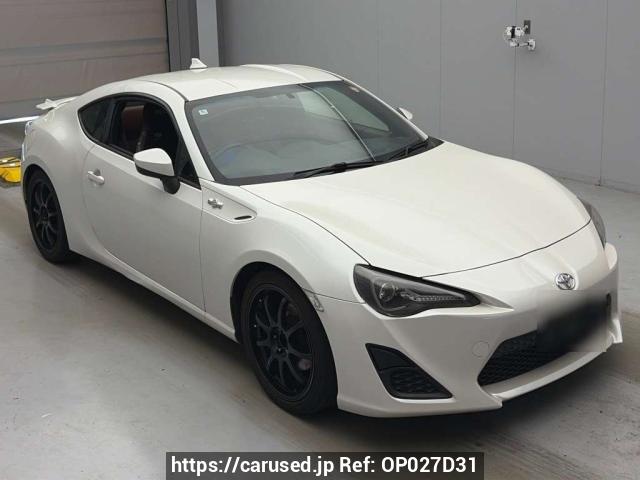 Buy Used 2012 Toyota 86 ZN6 (OP027D31) - Carused.jp