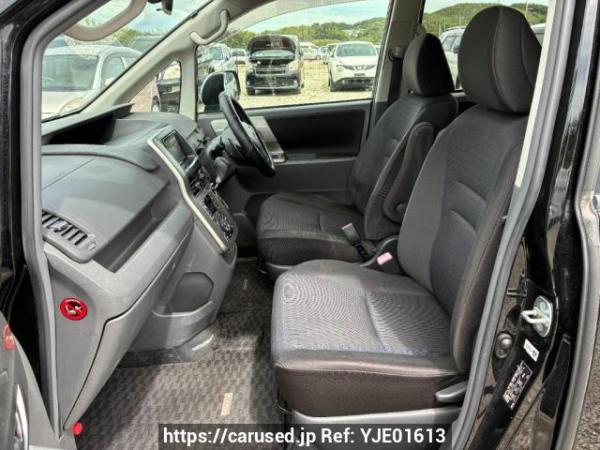 Used 2009 AT toyota voxy ZRR70W Image[11]