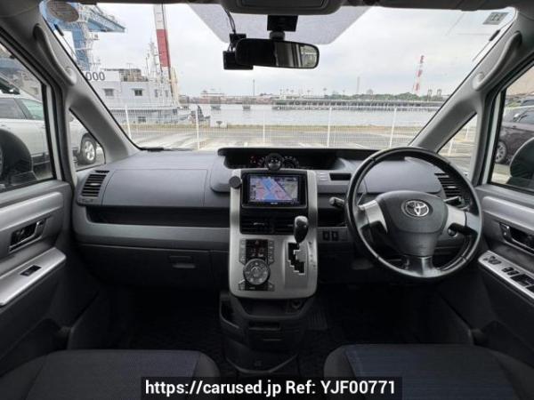 Used 2008 AT toyota voxy ZRR70W Image[17]