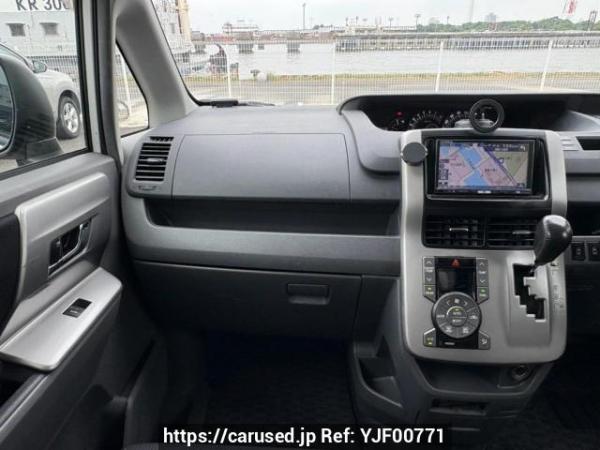 Used 2008 AT toyota voxy ZRR70W Image[18]