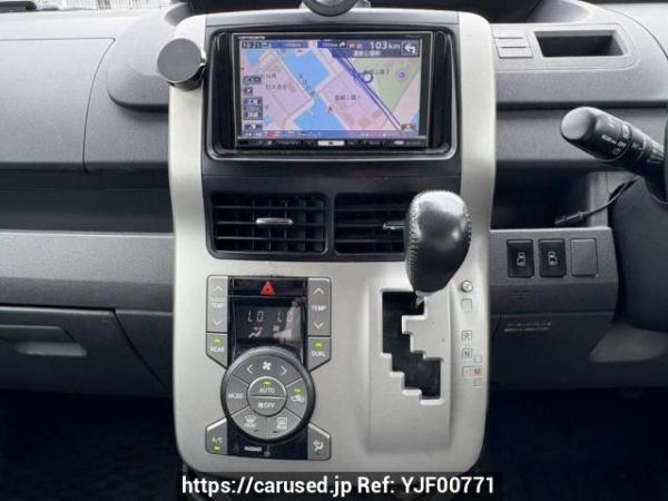 Used 2008 AT toyota voxy ZRR70W Image[19]