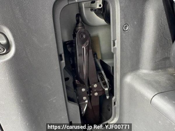 Used 2008 AT toyota voxy ZRR70W Image[46]