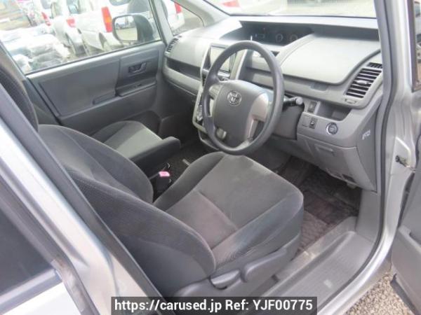 Used 2009 AT toyota noah ZRR70G Image[13]