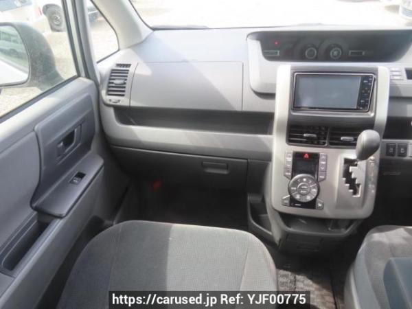 Used 2009 AT toyota noah ZRR70G Image[24]